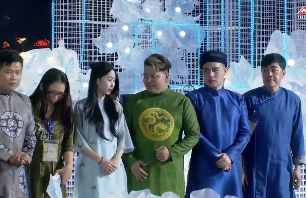 Ho&agrave;nh tr&aacute;ng, duy&ecirc;n d&aacute;ng đ&ecirc;m khai mạc Lễ Hội &Aacute;o d&agrave;i TP HCM 2024- Ảnh 3.