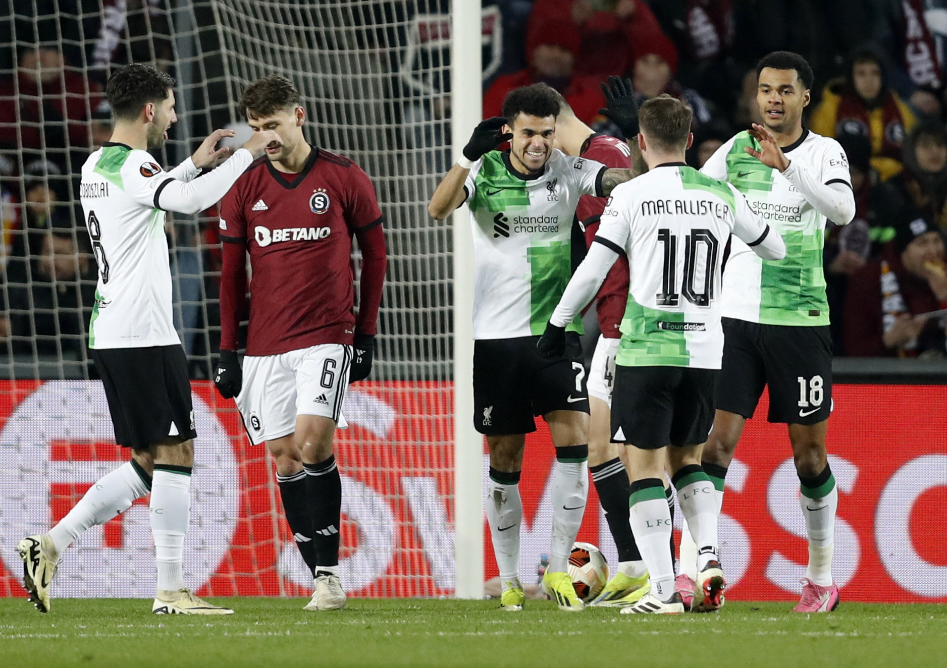 B&ugrave;ng nổ si&ecirc;u phẩm, Liverpool thắng hủy diệt Sparta Prague- Ảnh 1.