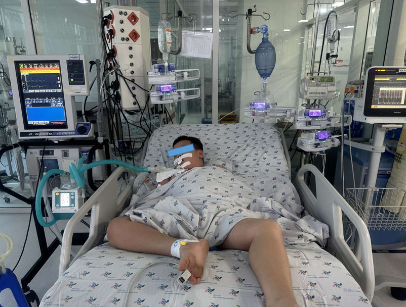 Cứu b&eacute; g&aacute;i 23 th&aacute;ng tuổi bị bỏng nặng v&agrave; b&eacute; trai sốc sốt xuất huyết - Ảnh 3.