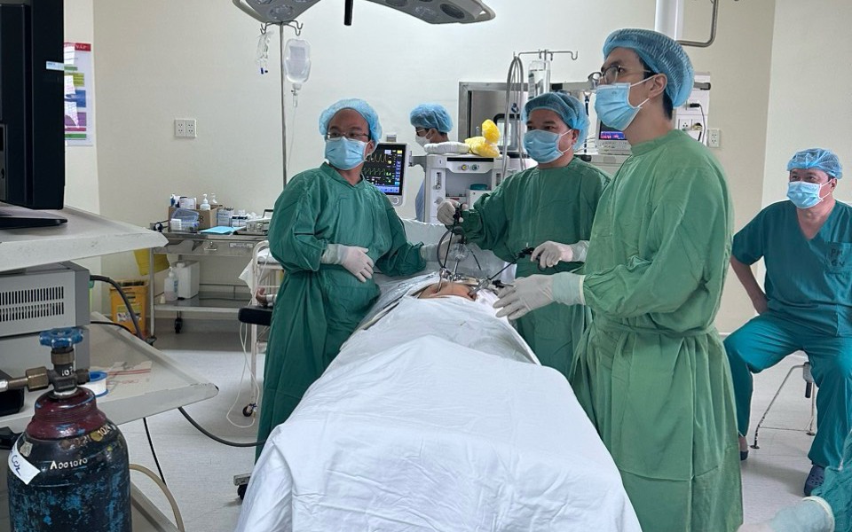 Bệnh viện tuyến quận mổ được u quái buồng trứng lớn