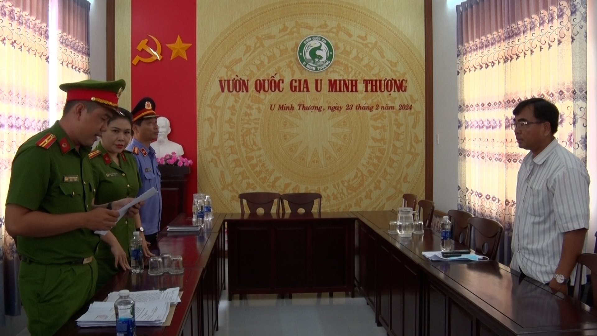 N&Oacute;NG: Bắt tạm giam nguy&ecirc;n Gi&aacute;m đốc Vườn Quốc gia U Minh Thượng- Ảnh 1.