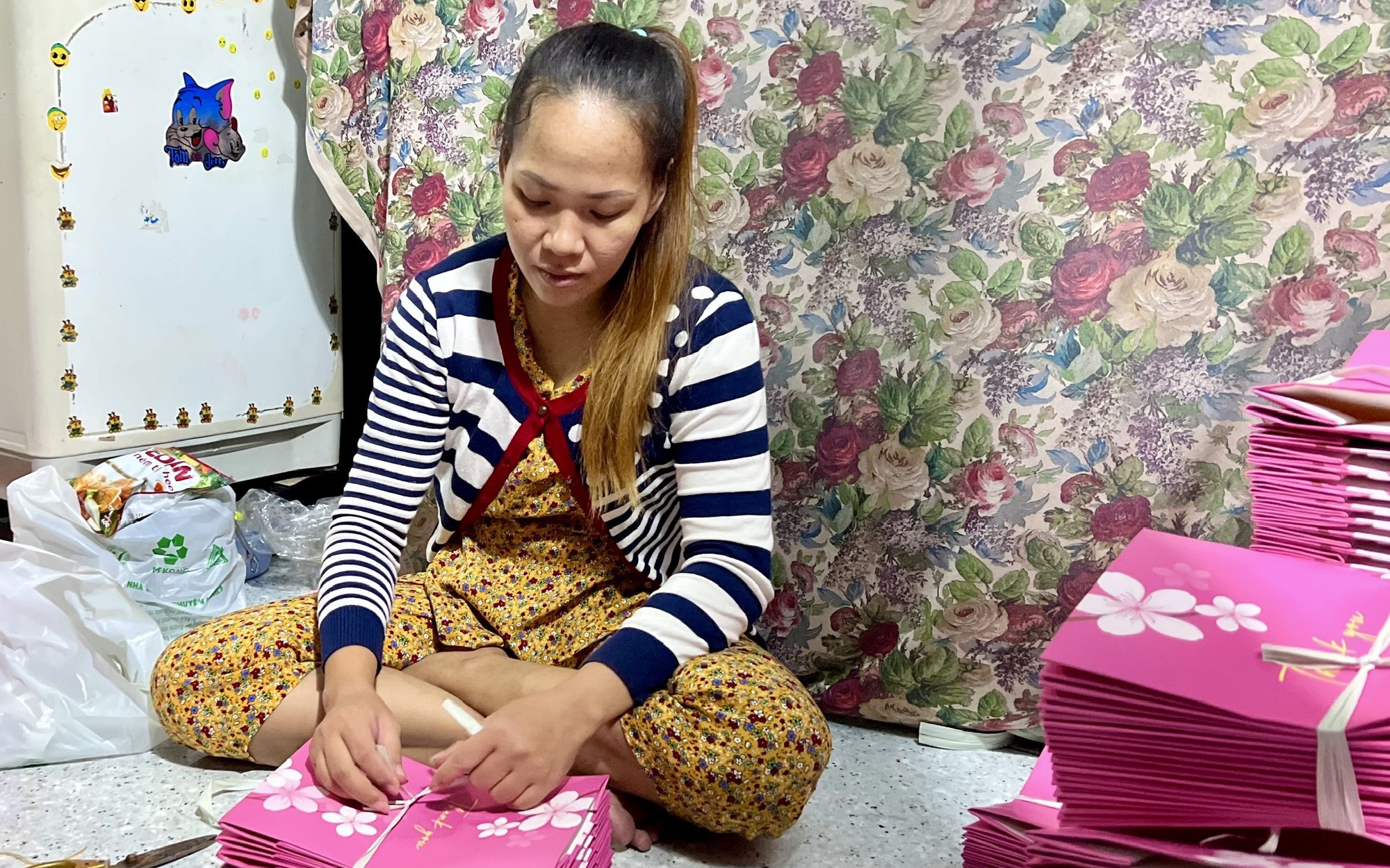 Công nhân bươn chải làm thêm