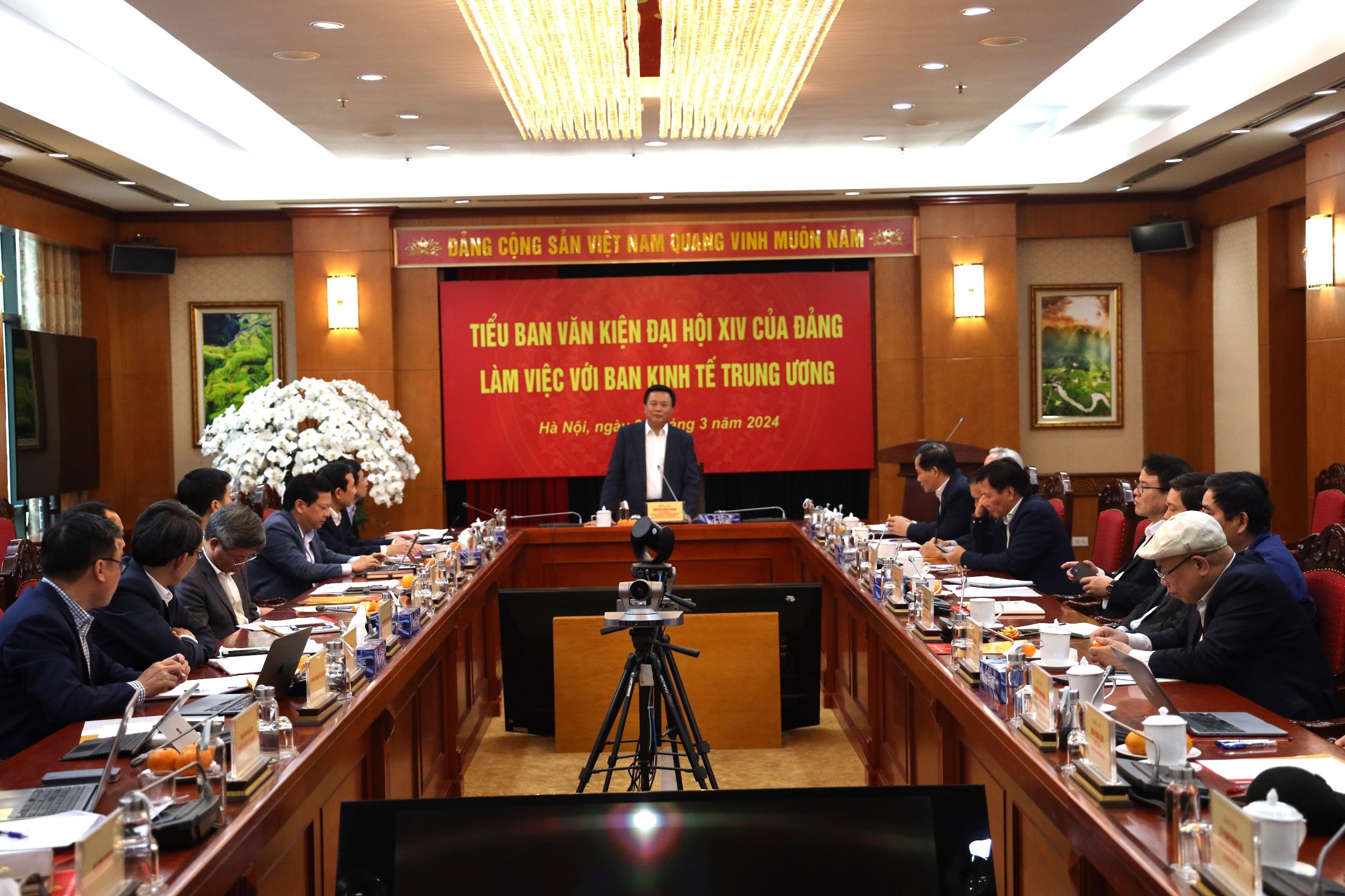 Tiểu ban Văn kiện Đại hội XIV làm việc với Ban Kinh tế Trung ương- Ảnh 1.