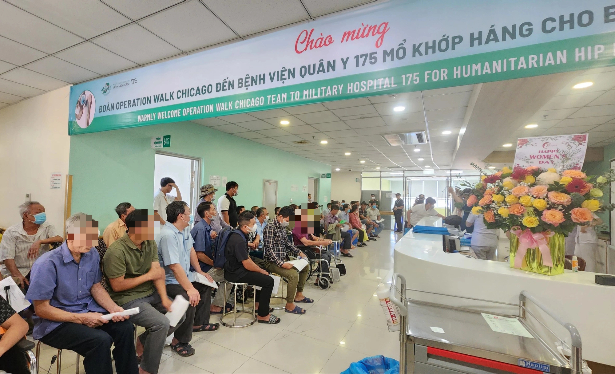 Bệnh viện Quân y 175 phẫu thuật thay khớp háng miễn phí- Ảnh 1.