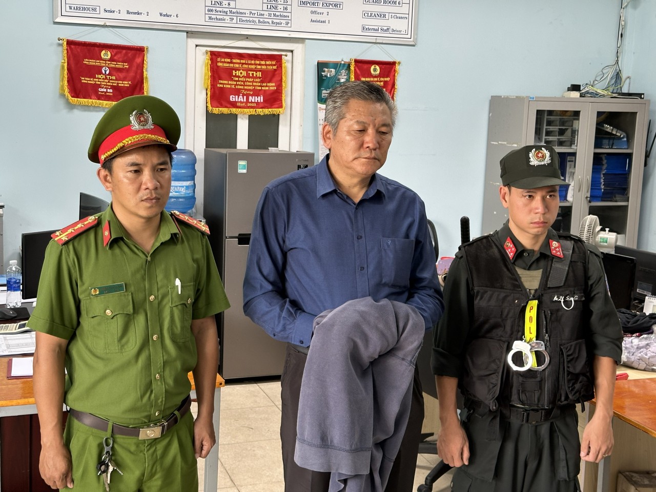 Công an bắt một giám đốc người Hàn Quốc- Ảnh 1.
