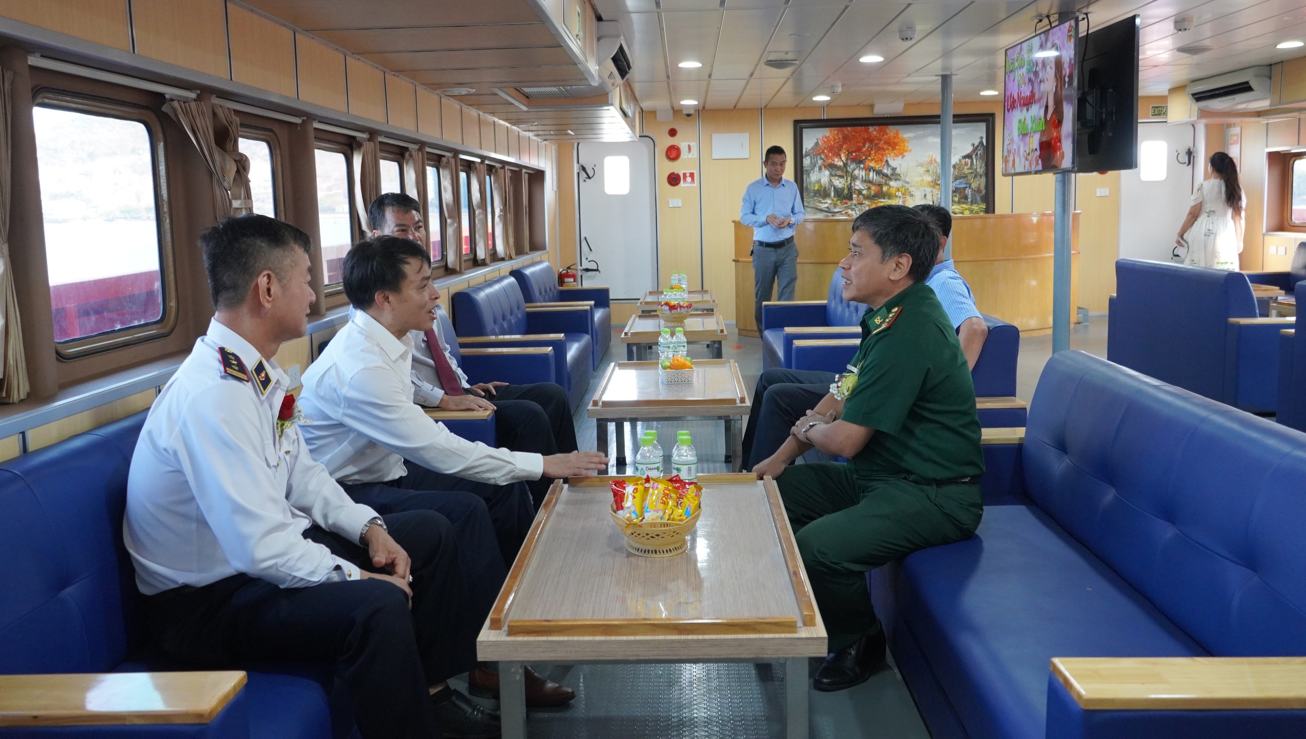 B&ecirc;n trong t&agrave;u cao tốc lớn nhất Việt Nam- Ảnh 7.