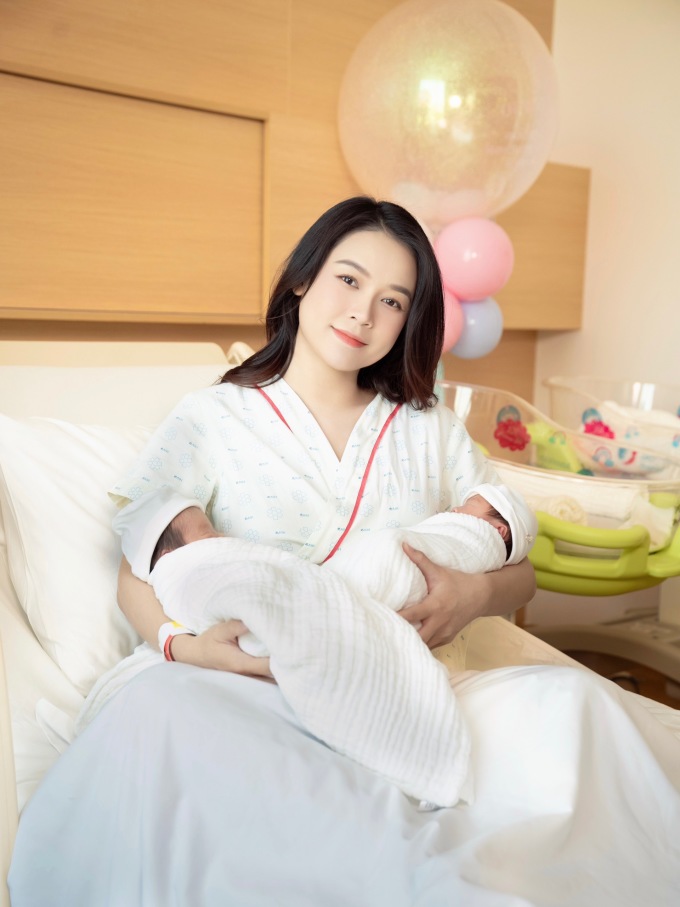 Showbiz Việt: Lan Phương, Sam đã đón
