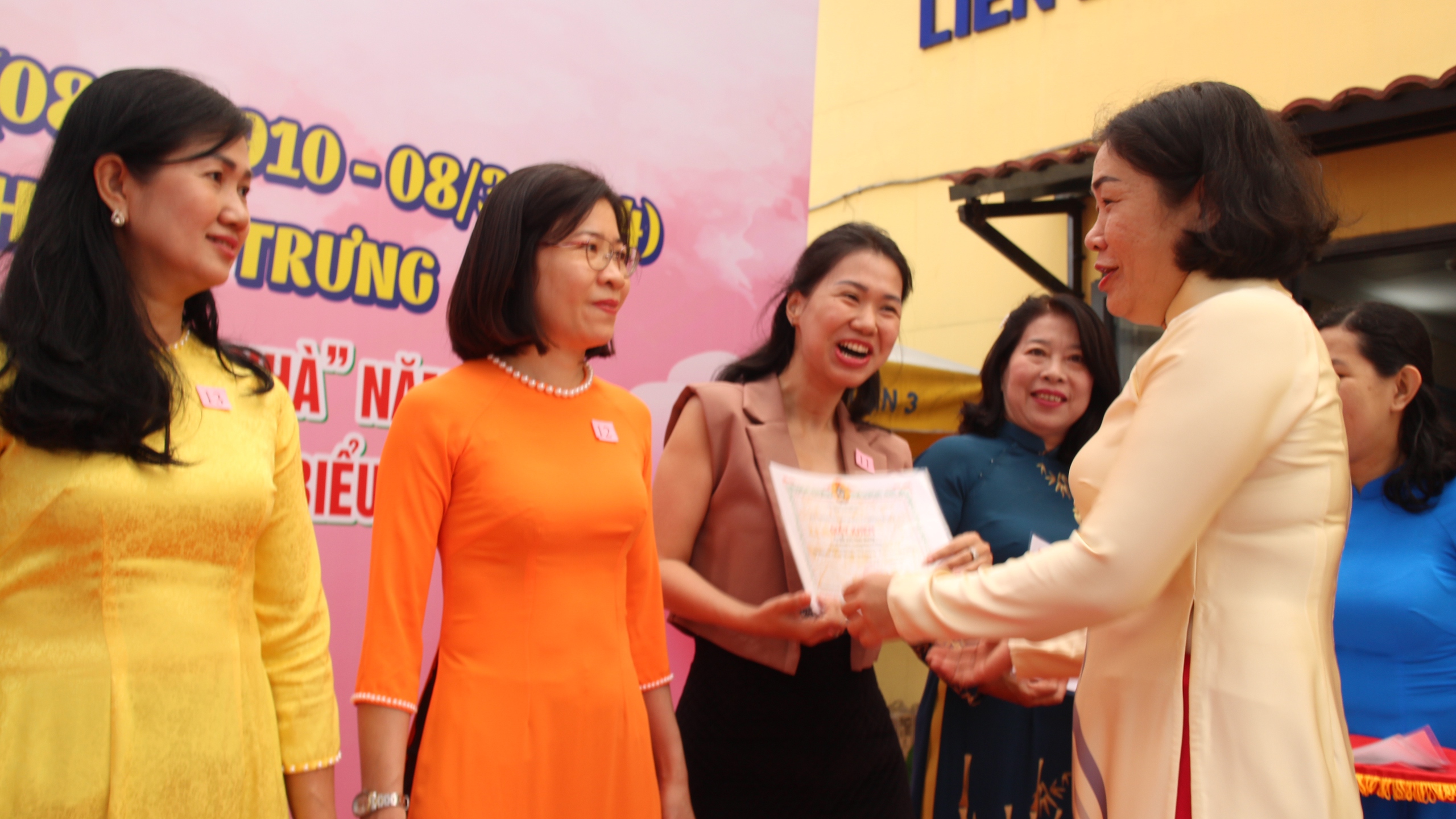 Nhiều hoạt động t&ocirc;n vinh nữ CNVC-LĐ- Ảnh 1.