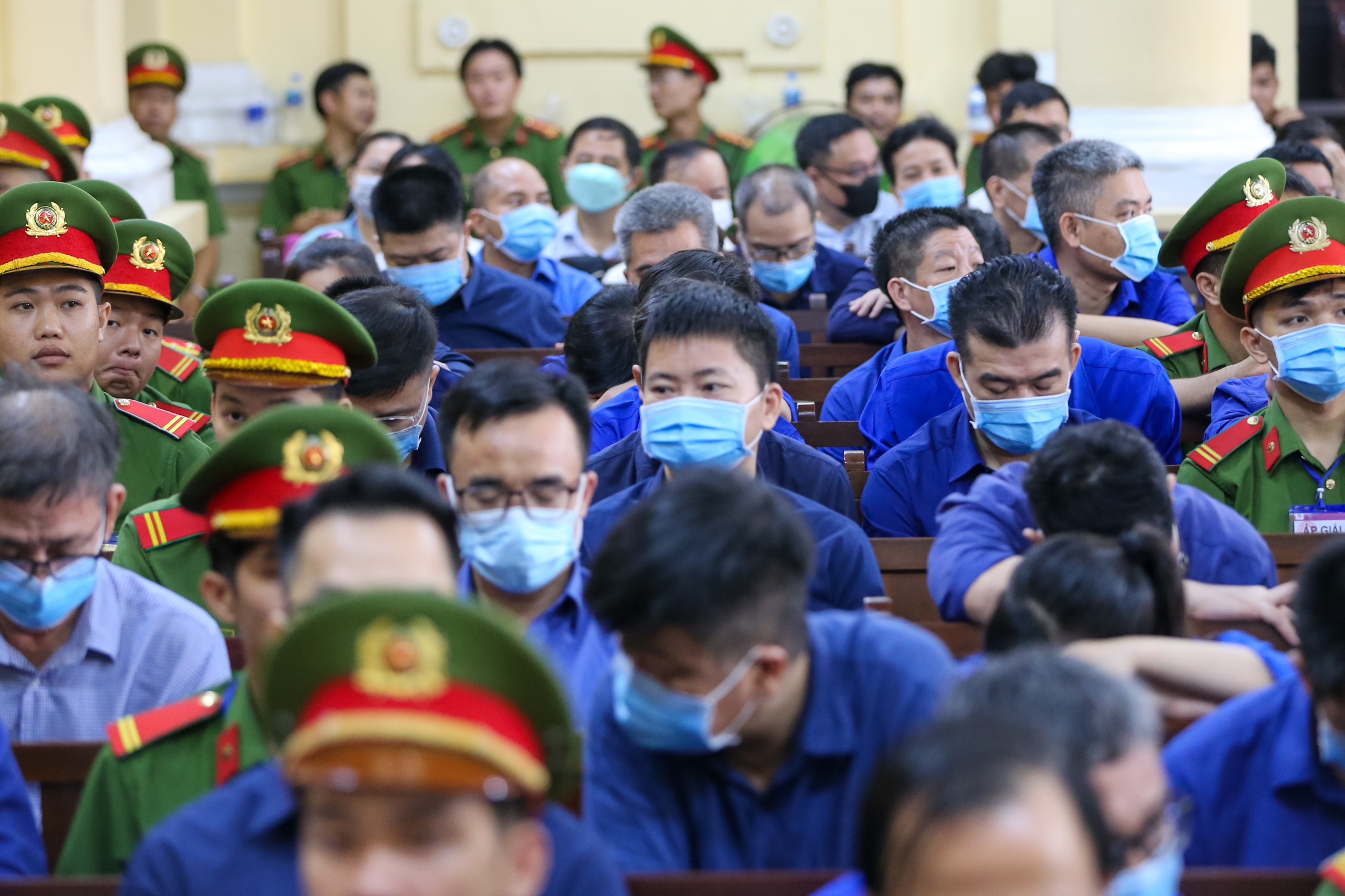 Xét xử vụ Vạn Thịnh Phát: Cựu Trưởng ban kiểm soát SCB được cho 20 tỉ đồng
- Ảnh 1.