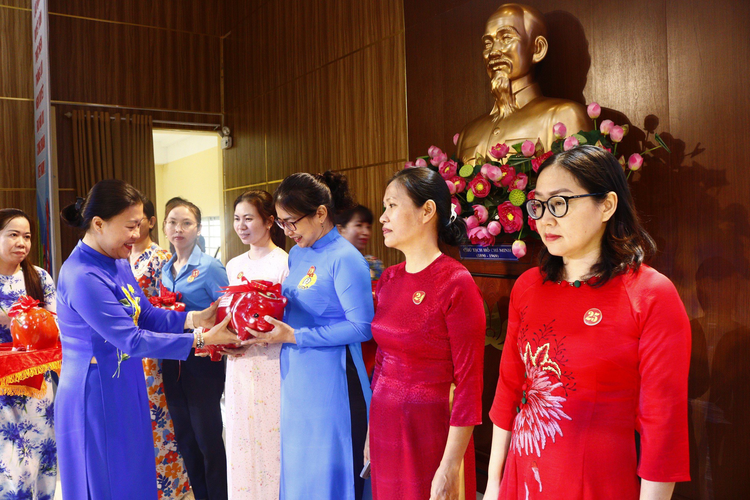 Nhiều hoạt động t&ocirc;n vinh nữ CNVC-LĐ- Ảnh 3.