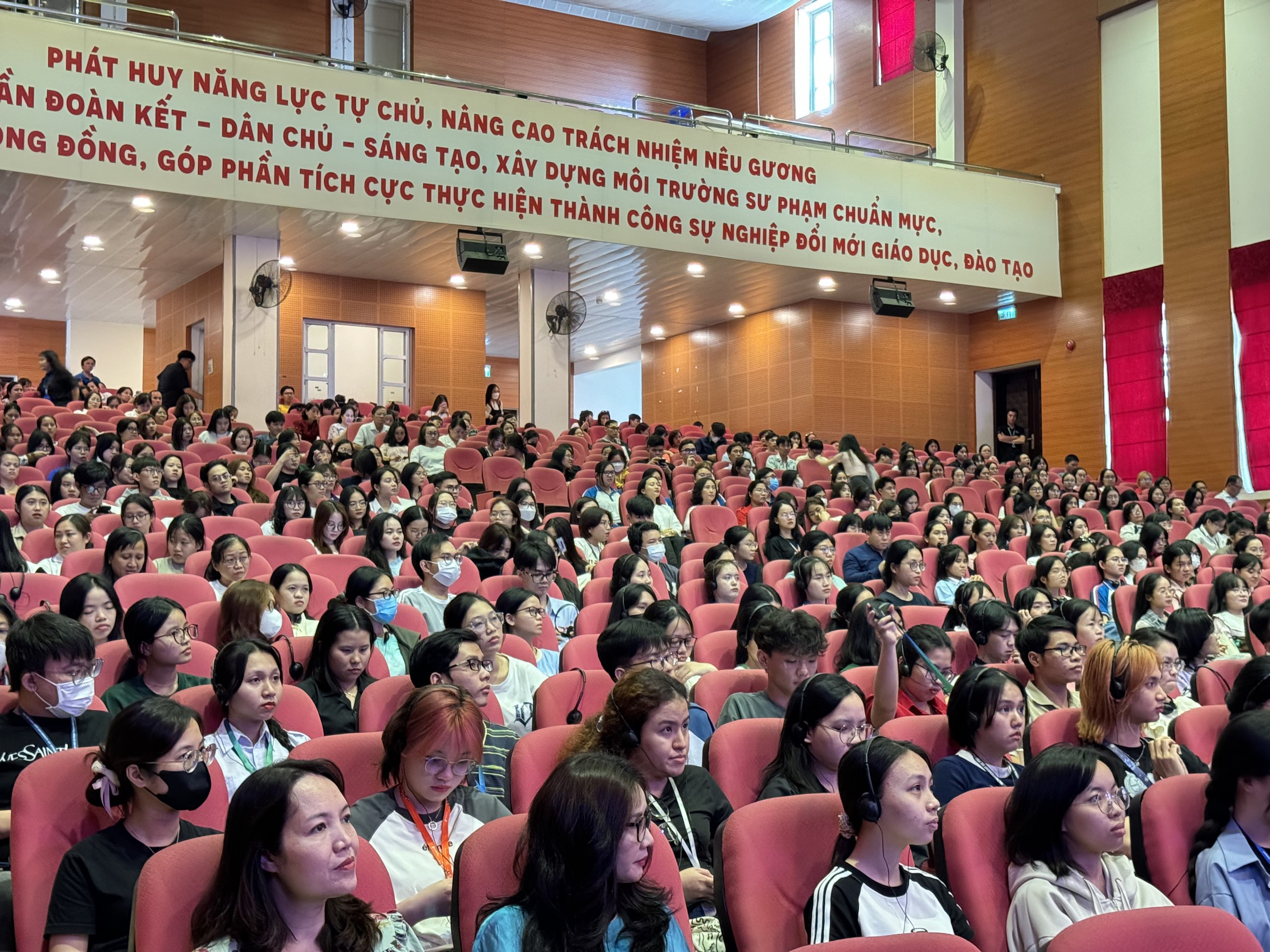 Phụ nữ Việt Nam truyền cảm hứng với sinh vi&ecirc;n bằng tiếng Ph&aacute;p- Ảnh 1.