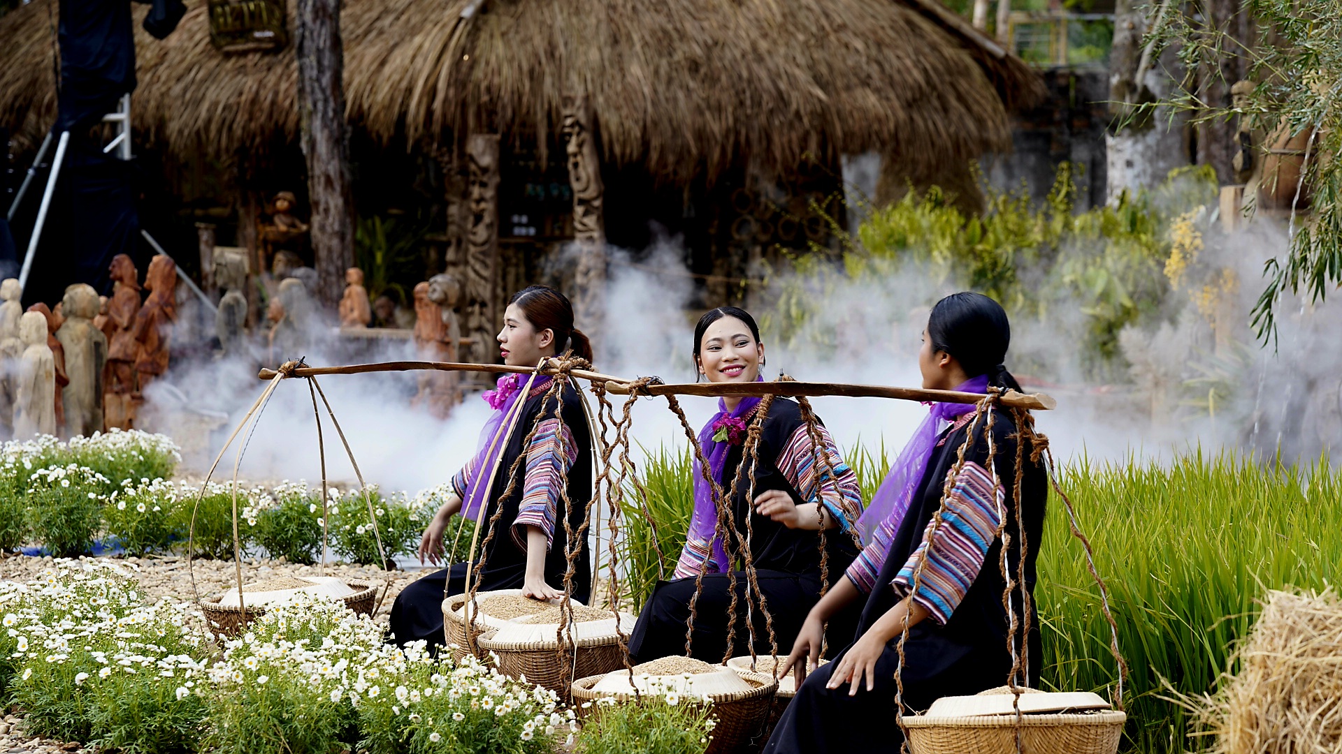 S&ocirc;i động chương tr&igrave;nh nghệ thuật 