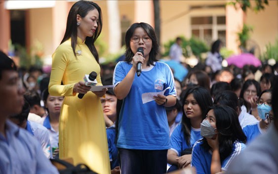 "Đưa trường học đến thí sinh" năm 2024 tại TP HCM: Câu hỏi hay, trả lời thấu đáo