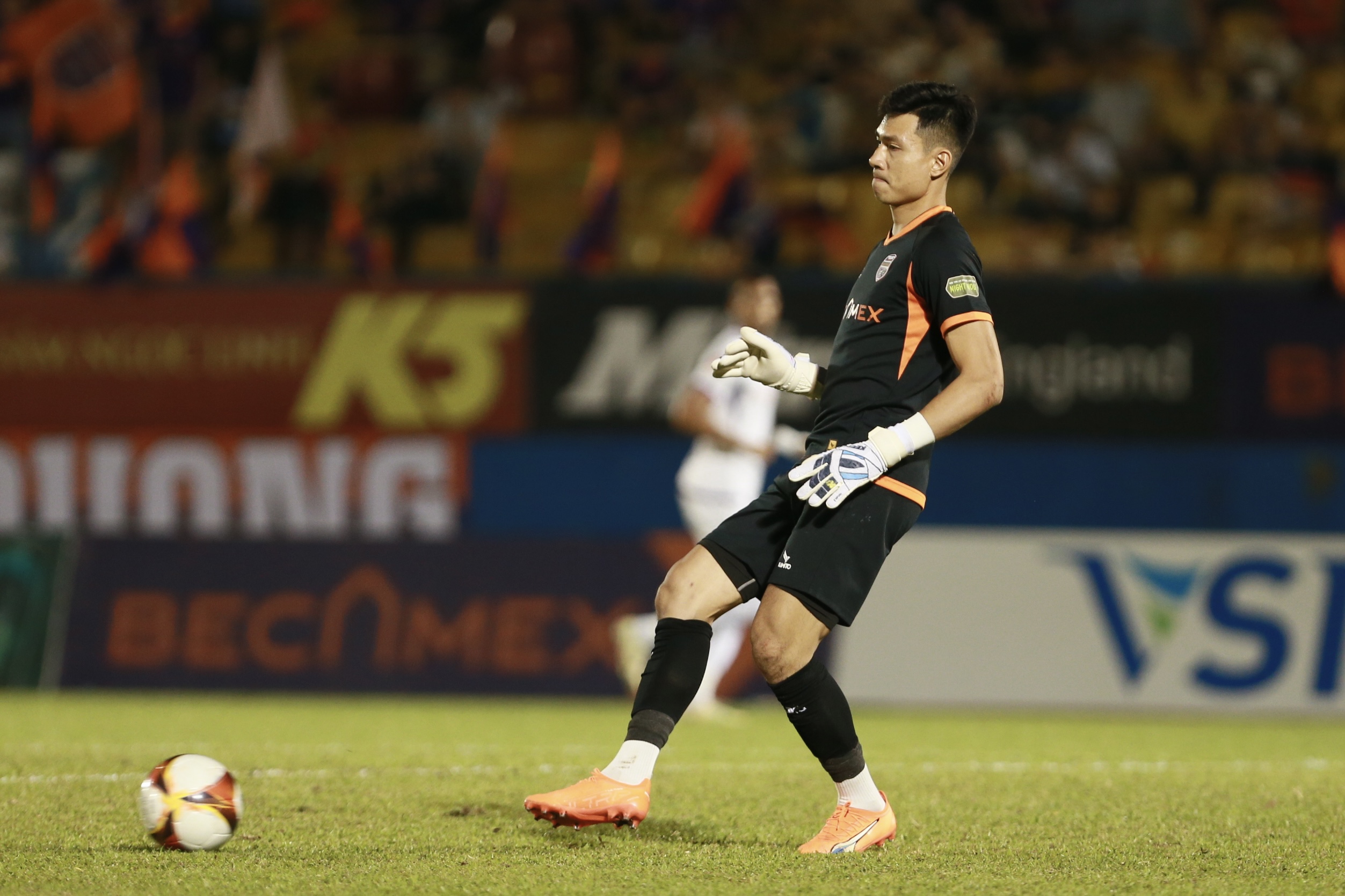 Tiến Linh nổ súng, báo tin vui cho HLV Troussier- Ảnh 7.