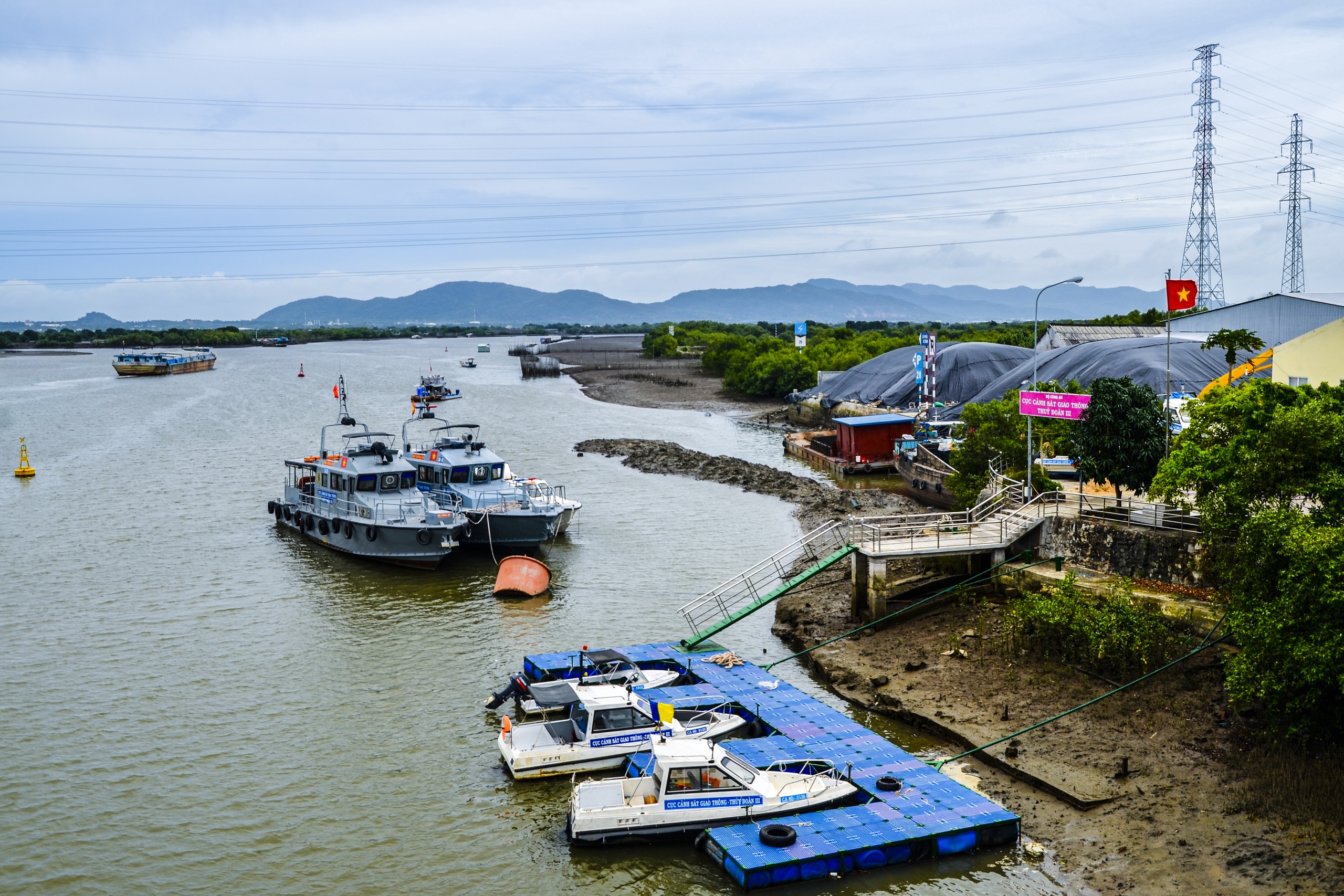 Ảnh đẹp trong tuần: Quốc kỳ trên những con tàu- Ảnh 5.