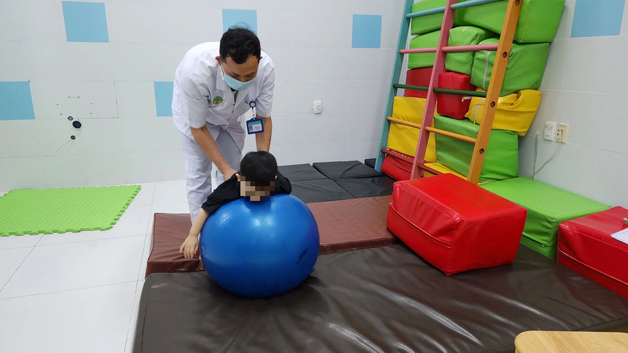 Lần đầu ti&ecirc;n, nh&agrave; khoa học Việt ph&aacute;t hiện đột biến gien g&acirc;y tăng nguy cơ tự kỉ ở trẻ- Ảnh 1.