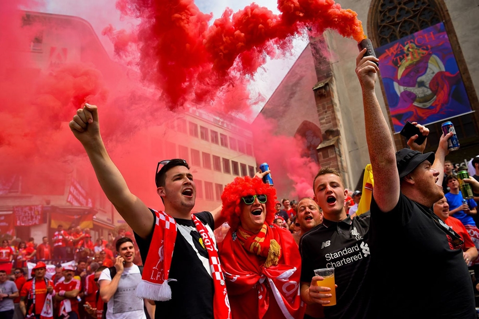 Cảnh s&aacute;t Merseyside tăng cường phong tỏa trước trận 