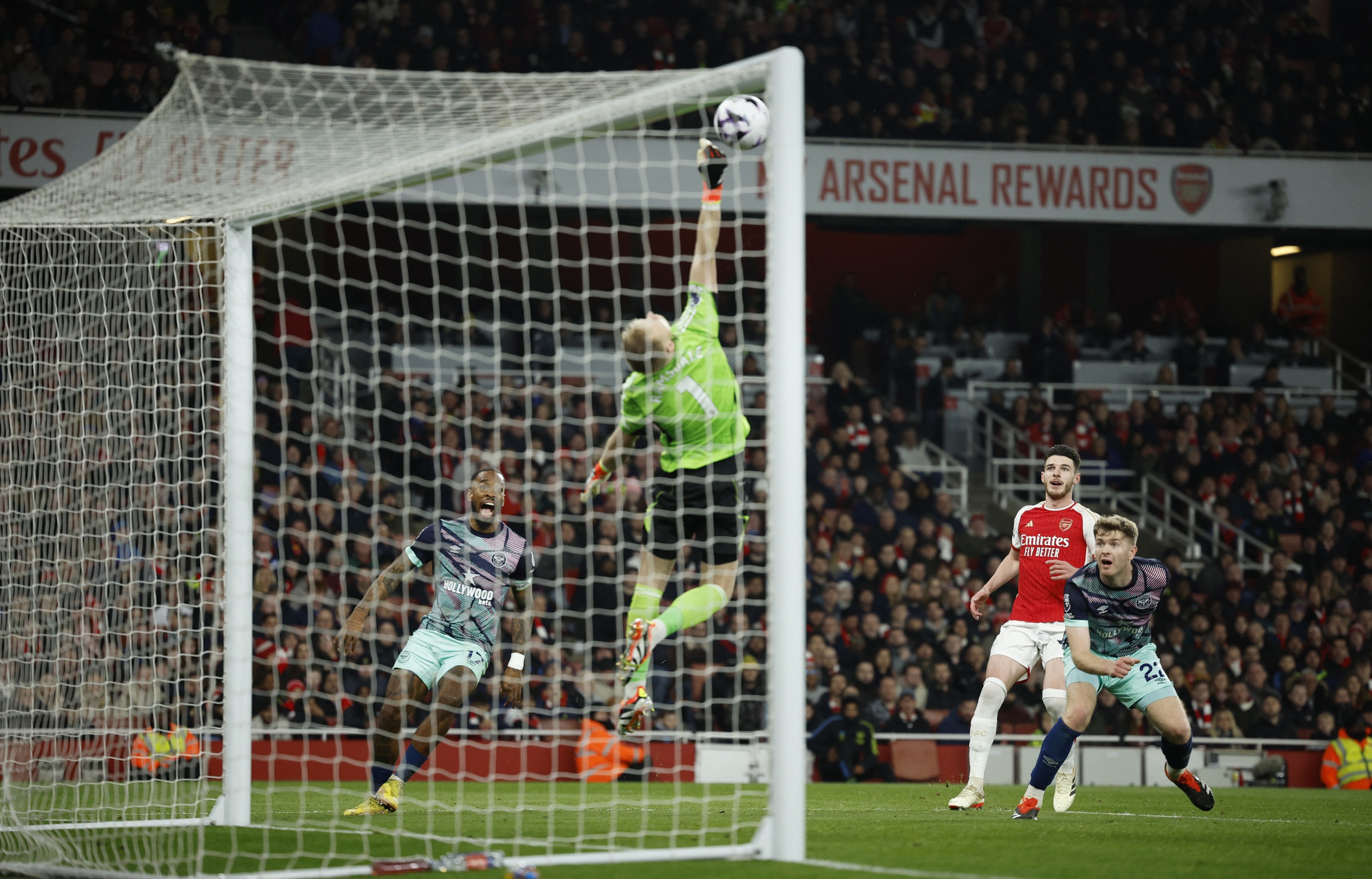 Kai Havertz tỏa s&aacute;ng derby, Arsenal chiếm ng&ocirc;i đầu Ngoại hạng Anh- Ảnh 4.