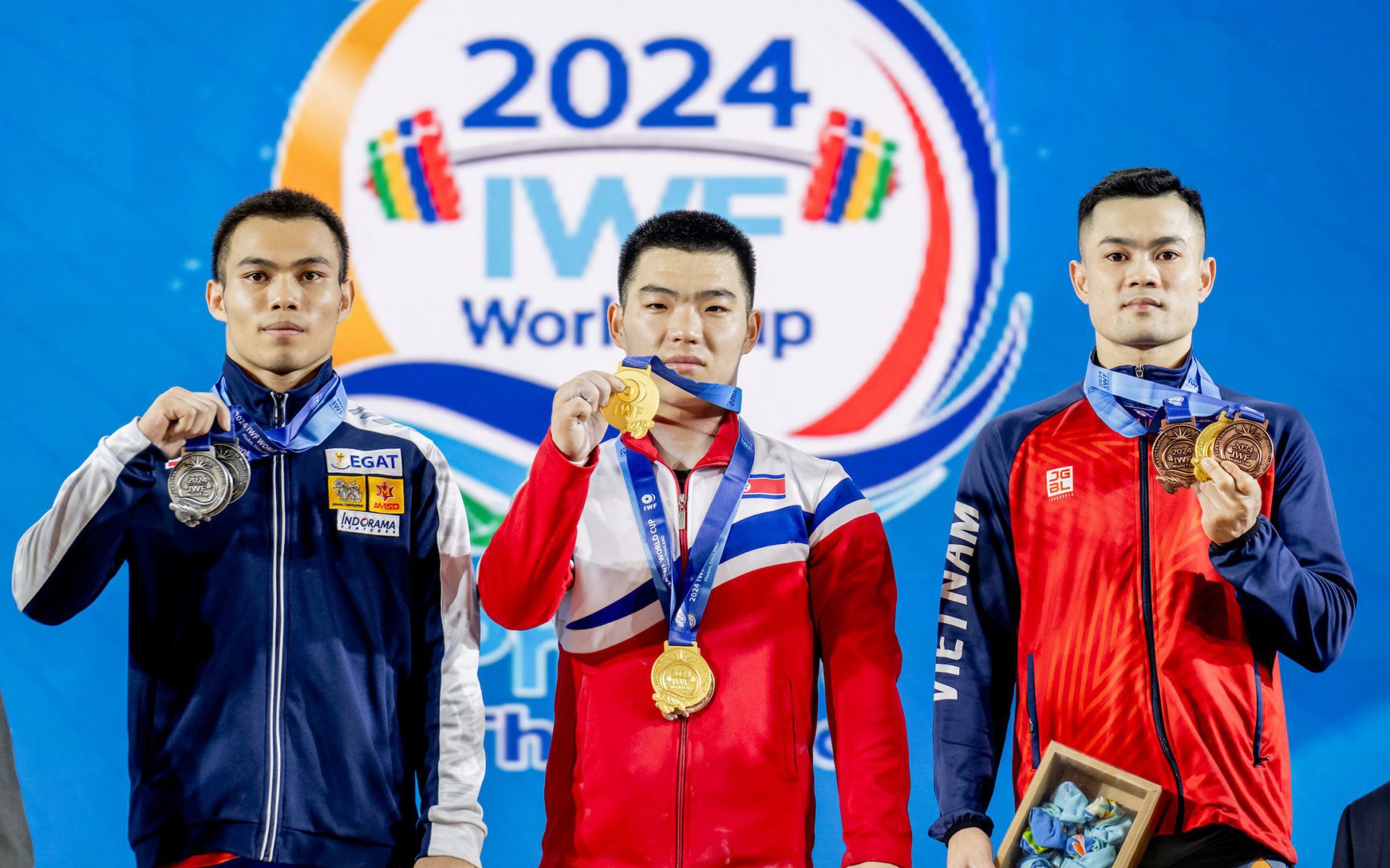 Lực sĩ cử tạ Lại Gia Th&agrave;nh gi&agrave;nh HCV World Cup