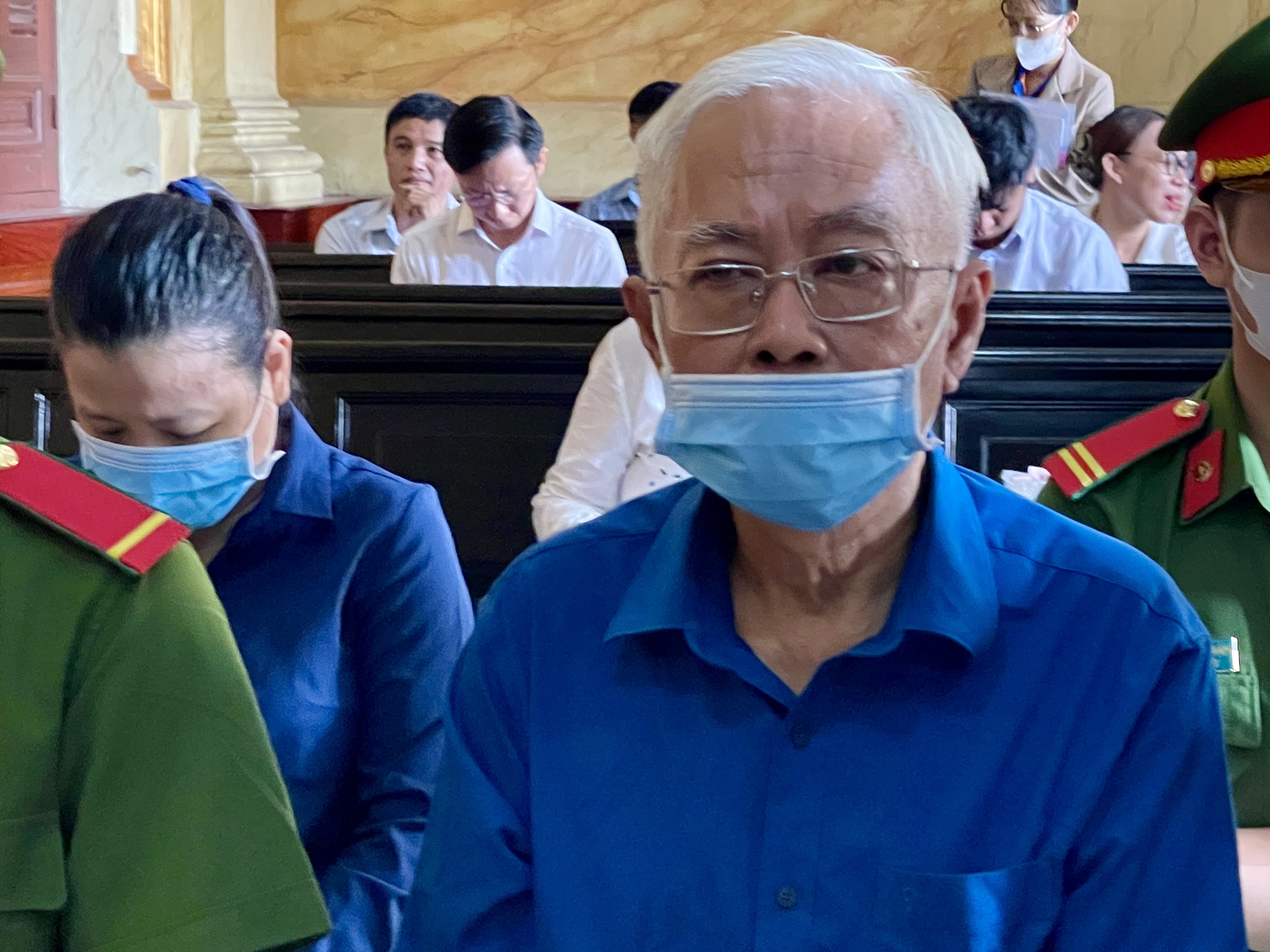 X&eacute;t xử vụ chiếm đoạt tiền của Ng&acirc;n h&agrave;ng Đ&ocirc;ng &Aacute;: Buộc bị c&aacute;o Nguyễn Thị Ngọ nộp 1.236 tỉ đồng- Ảnh 1.