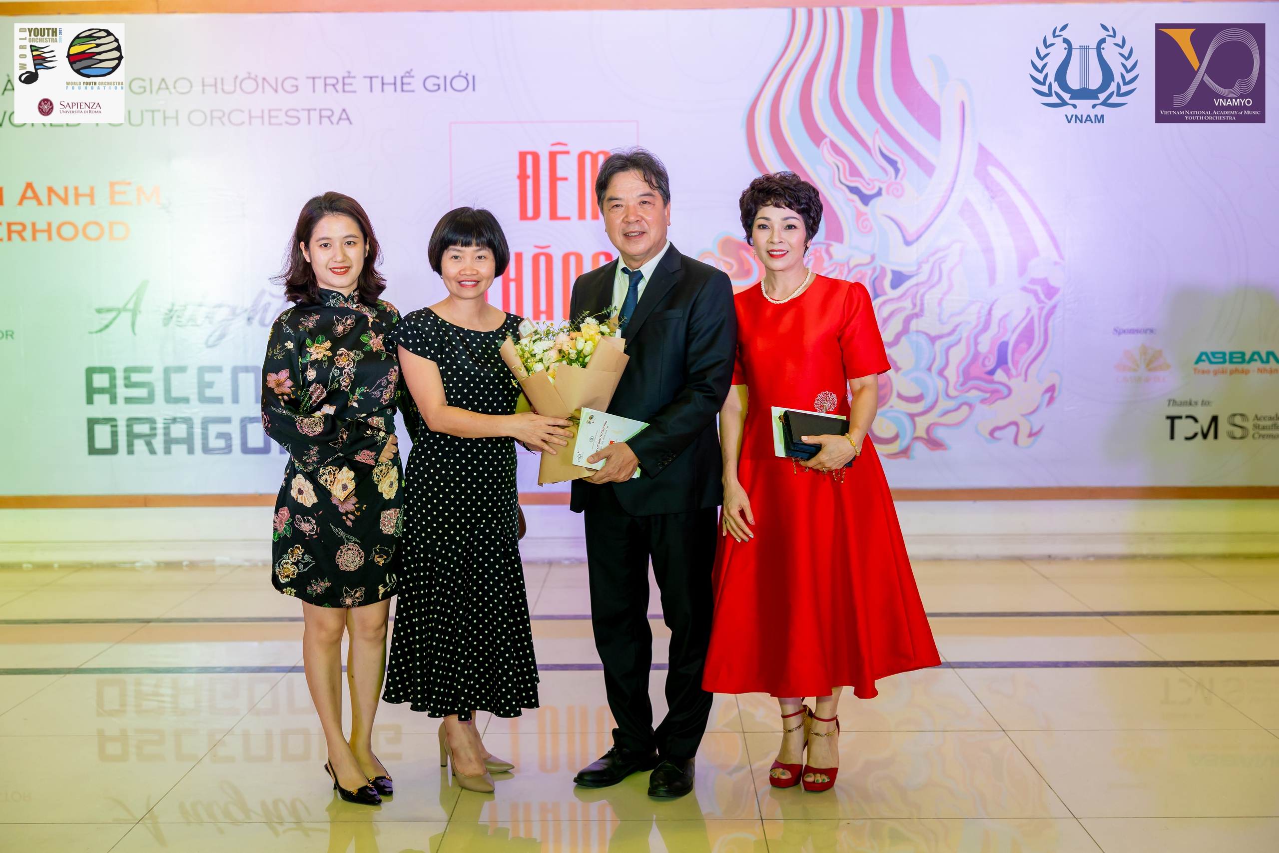 ABBANK đồng h&agrave;nh c&ugrave;ng Học viện &acirc;m nhạc Việt Nam tổ chức c&aacute;c dự &aacute;n nhạc giao hưởng th&iacute;nh ph&ograve;ng với mong muốn g&oacute;p phần đưa d&ograve;ng nhạc h&agrave;n l&acirc;m cũng như t&ecirc;n tuổi v&agrave; t&agrave;i năng của những nghệ sĩ trẻ Việt Nam đến gần hơn với c&ocirc;ng ch&uacute;ng