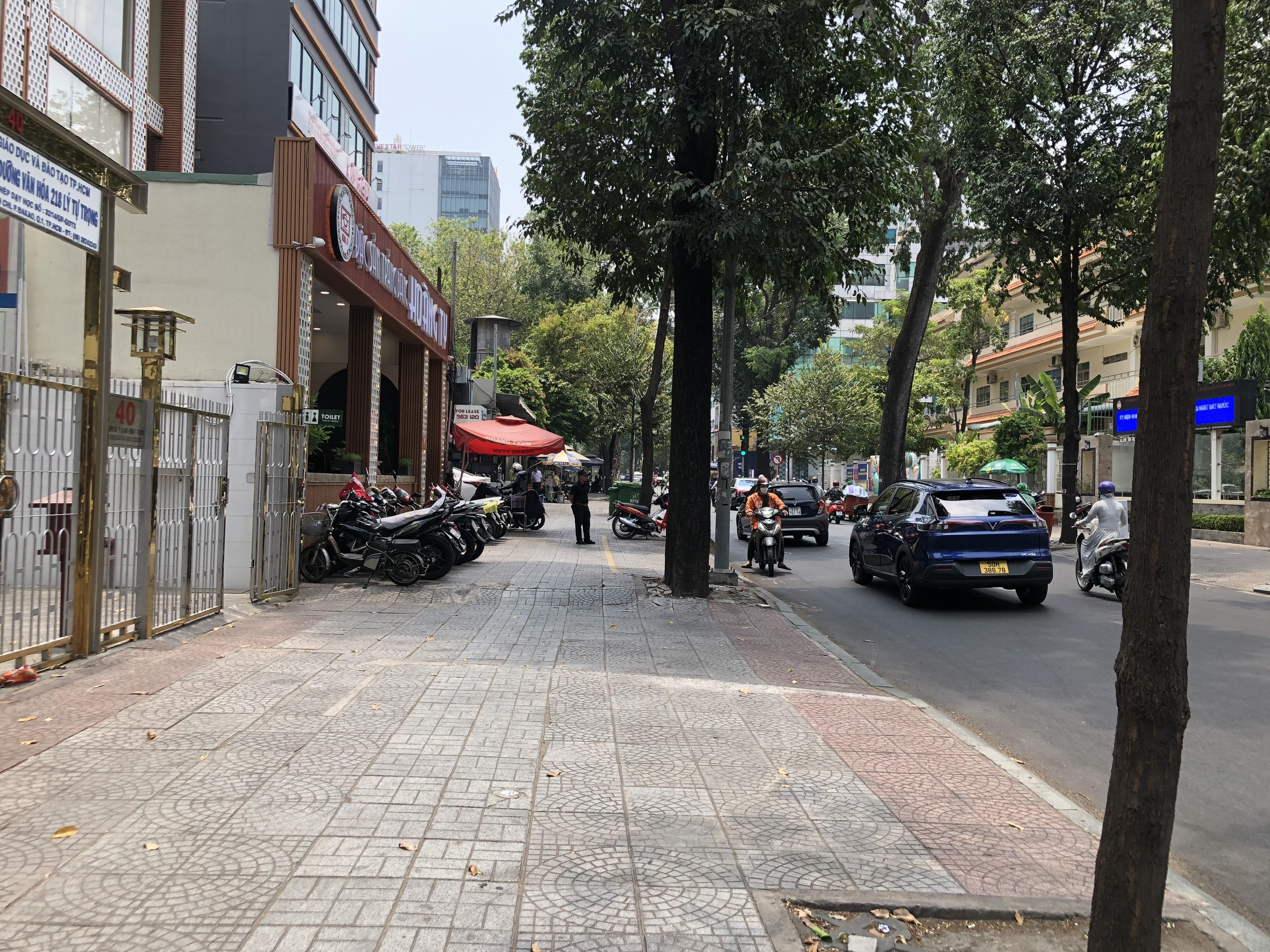 Cận cảnh những vỉa h&egrave; khu trung t&acirc;m TP HCM sắp được cho thu&ecirc;- Ảnh 9.