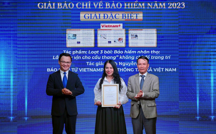 Ph&oacute;ng vi&ecirc;n B&aacute;o Người Lao Động đoạt Giải B&aacute;o ch&iacute; về Bảo hiểm 2023- Ảnh 1.