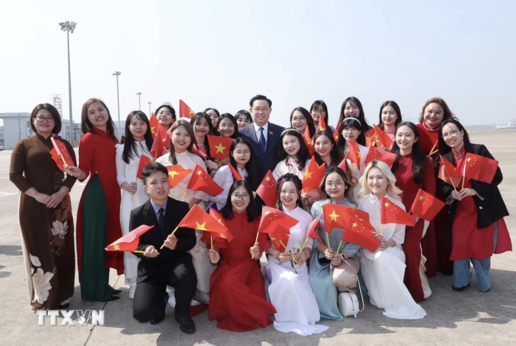 Chủ tịch QH Vương Đ&igrave;nh Huệ thăm Trung t&acirc;m lập ph&aacute;p Hồng Kiều ở Thượng Hải- Ảnh 5.