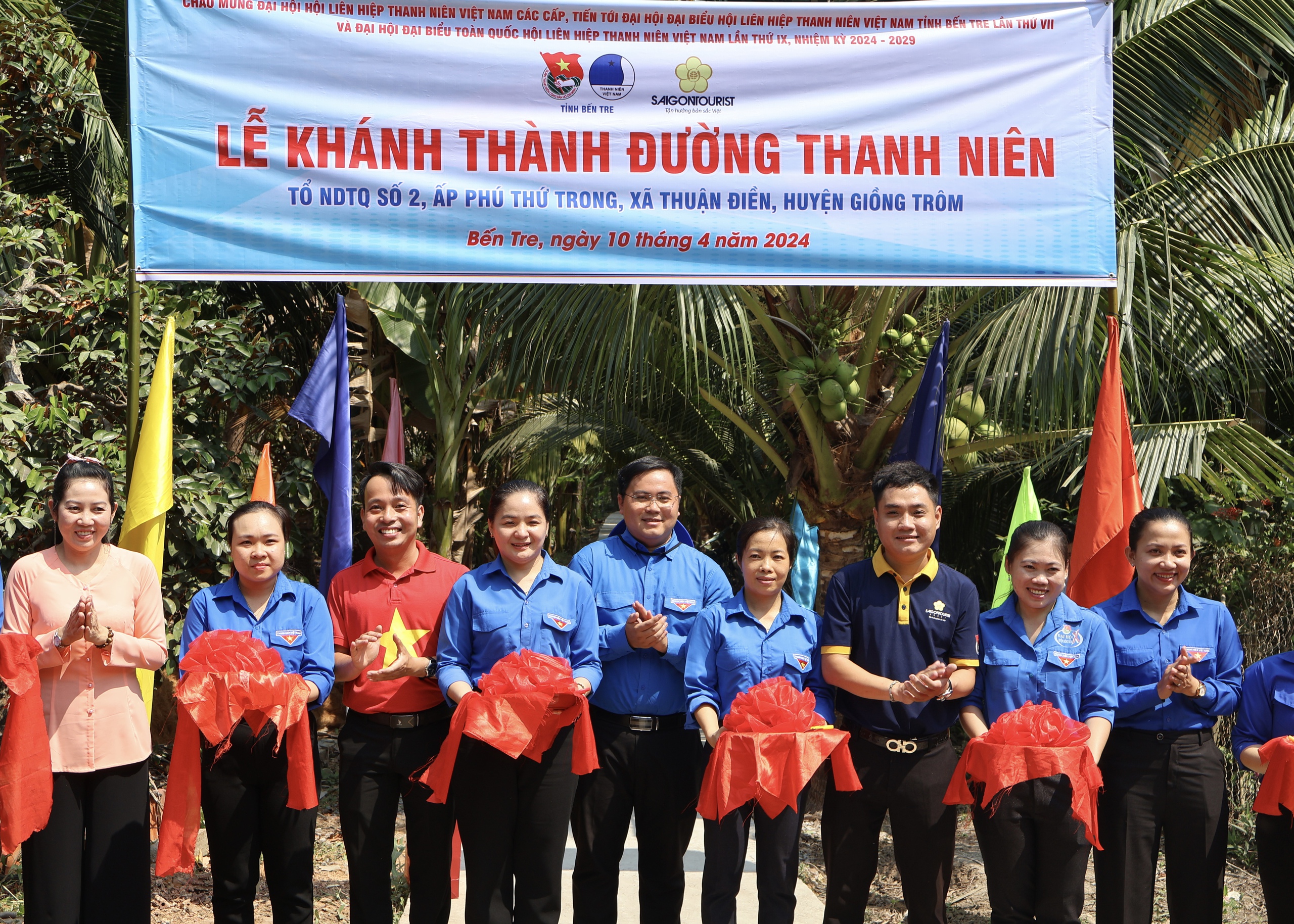 Khánh thành công trình “Đường Thanh niên”, 1.000 lá cờ Tổ quốc đến với huyện Giồng Trôm- Ảnh 1.