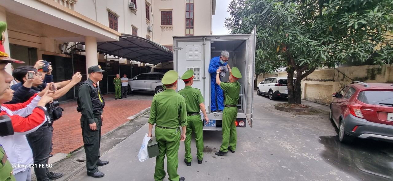 Bị c&aacute;o Đỗ Hữu Ca ra t&ograve;a c&ugrave;ng 12 bị c&aacute;o- Ảnh 2.