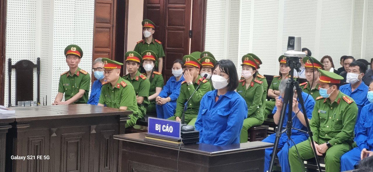 Bị c&aacute;o Đỗ Hữu Ca ra t&ograve;a c&ugrave;ng 12 bị c&aacute;o- Ảnh 6.