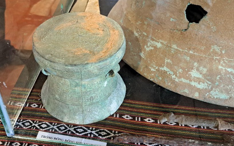 "Lùm xùm" thông tin cán bộ ngân hàng "trộm" cổ vật