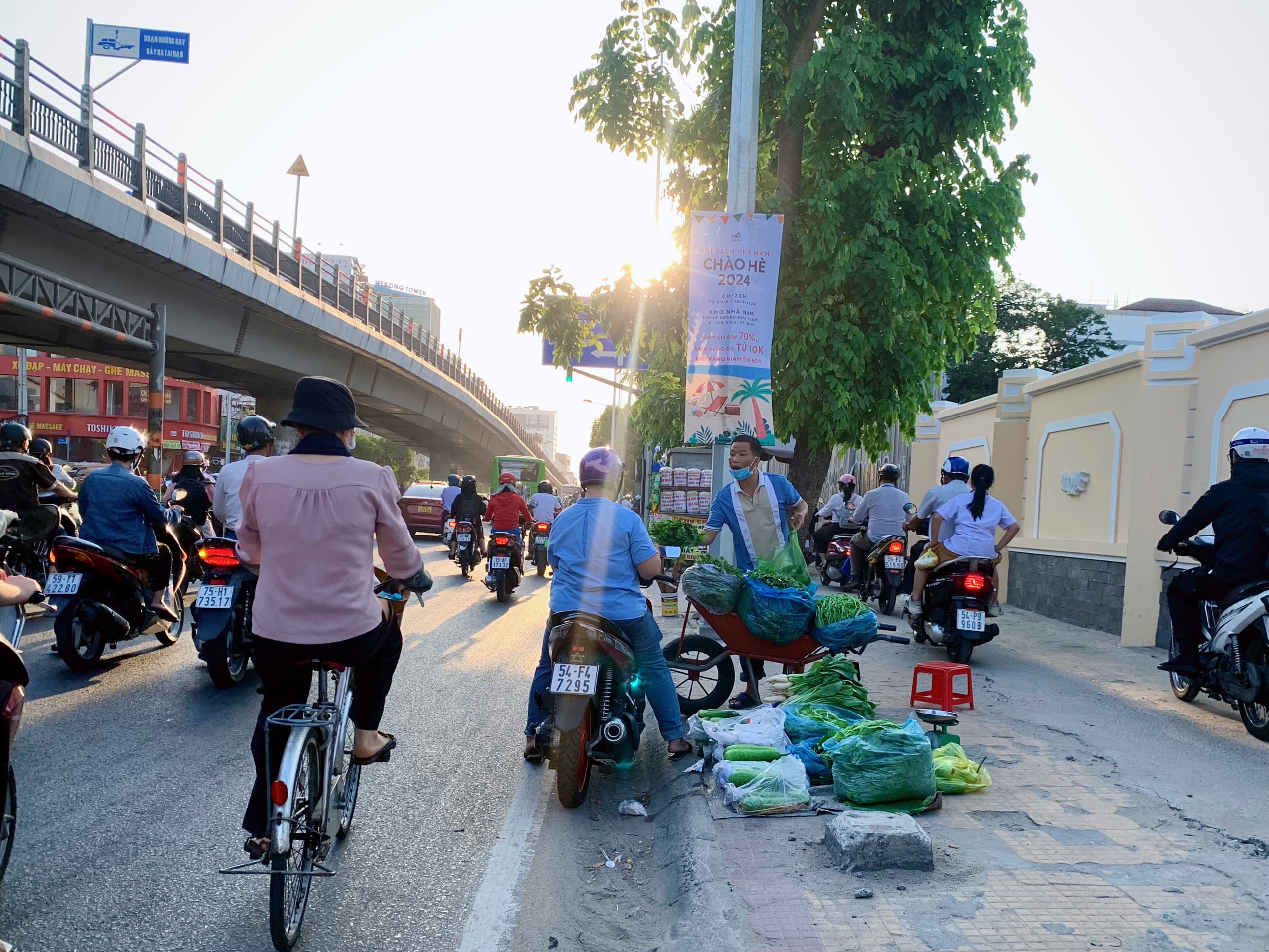 Ngao ng&aacute;n h&igrave;nh ảnh nhiều tuyến đường quanh s&acirc;n bay T&acirc;n Sơn Nhất- Ảnh 8.