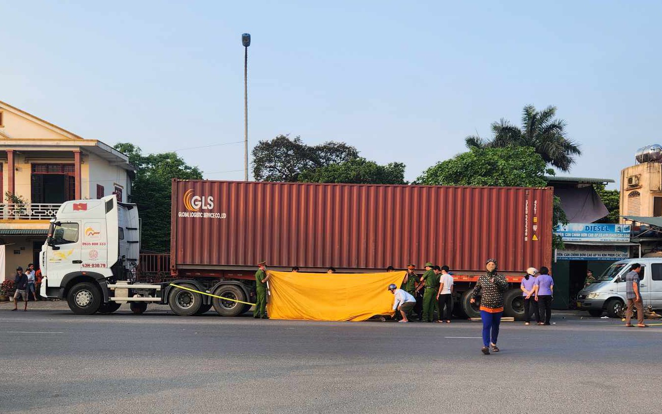 Nam thanh niên tử vong sau va chạm với xe container, xe ô tô trên Quốc lộ 1