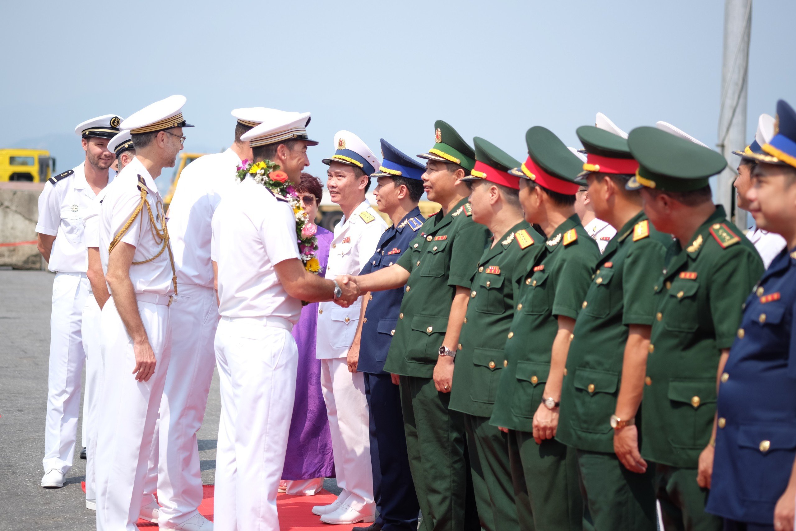 Cận cảnh tàu tuần dương Pháp vừa cập cảng Đà Nẵng- Ảnh 2.