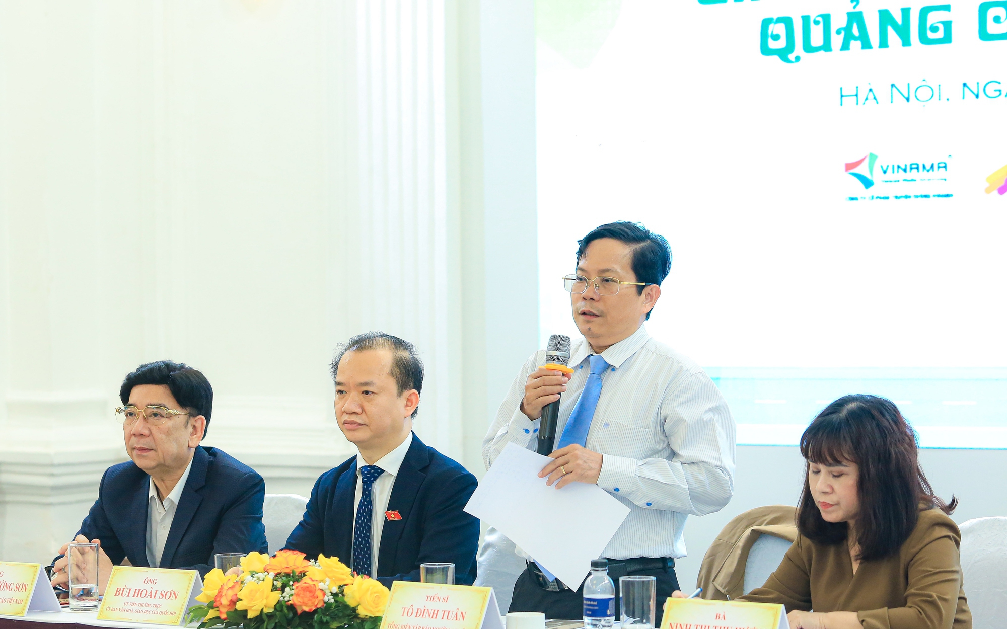 Gỡ vướng để quảng cáo ngoài trời phát triển