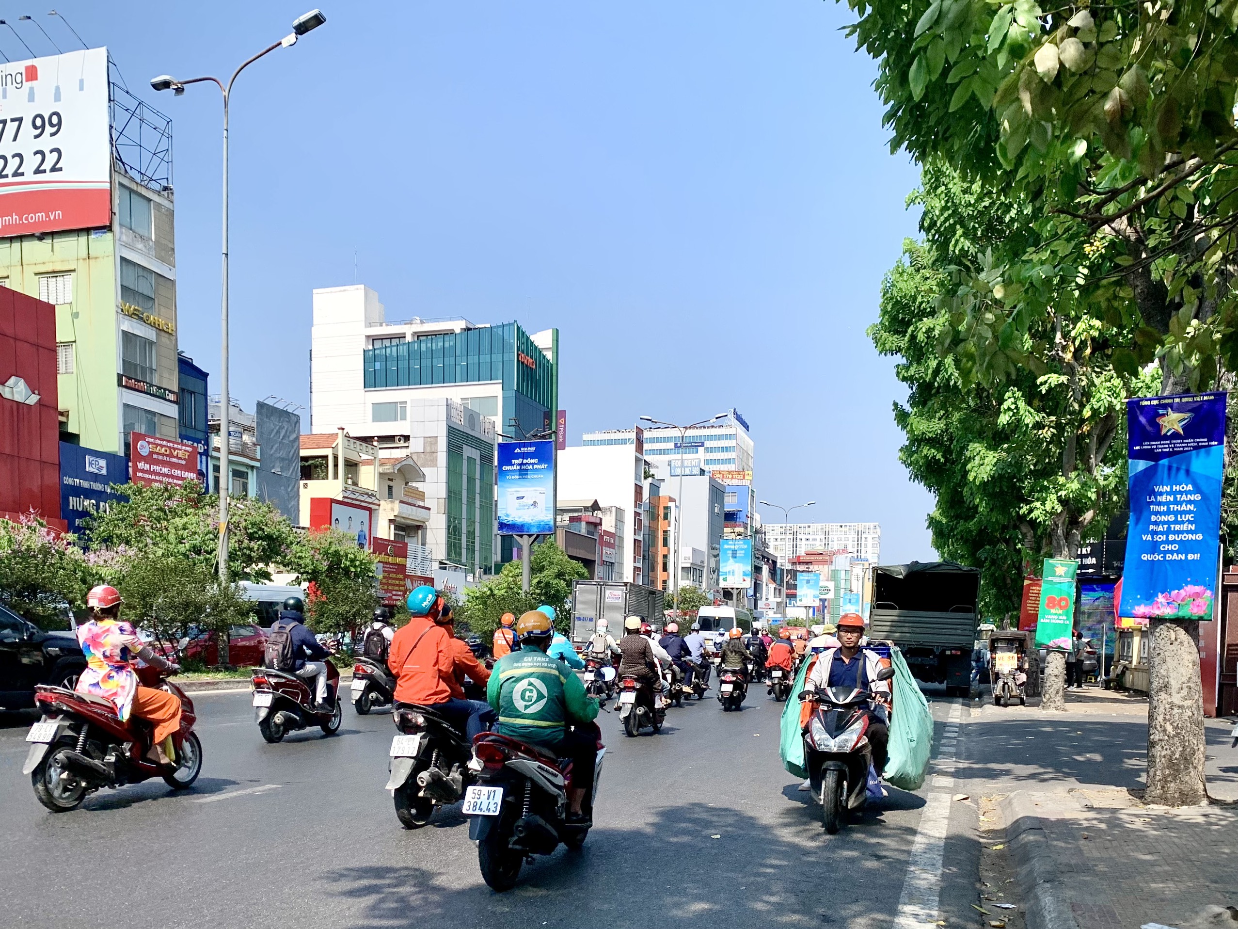 Ngao ng&aacute;n h&igrave;nh ảnh nhiều tuyến đường quanh s&acirc;n bay T&acirc;n Sơn Nhất- Ảnh 1.