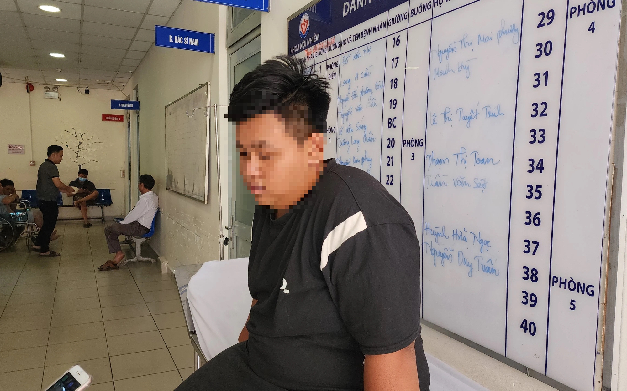 3 thành viên đoàn lân nhập viện cấp cứu sau khi ăn xôi, cơm gà xối mỡ