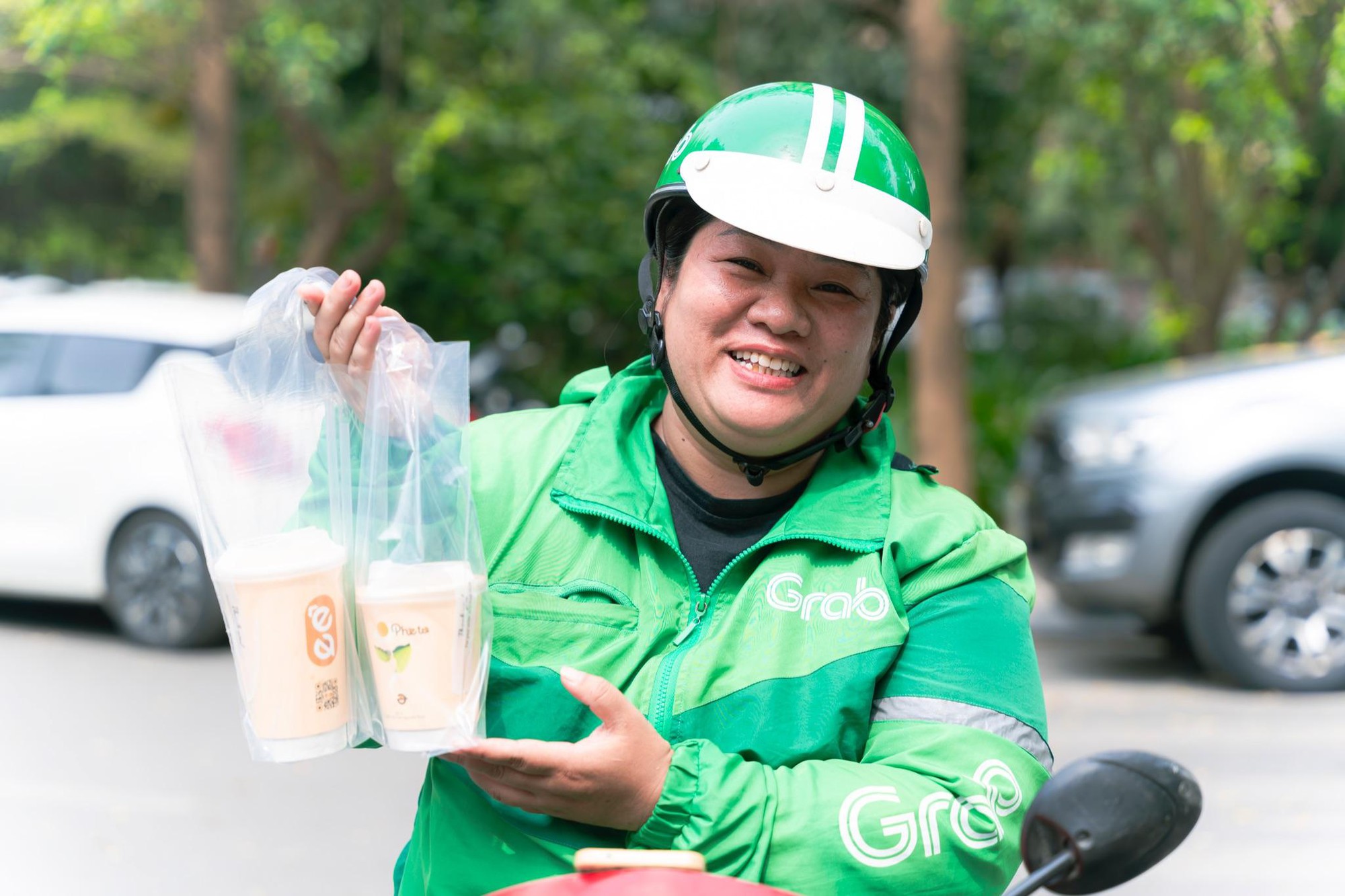 Chạy xe công nghệ: phụ nữ cũng hoàn toàn có thể- Ảnh 1.