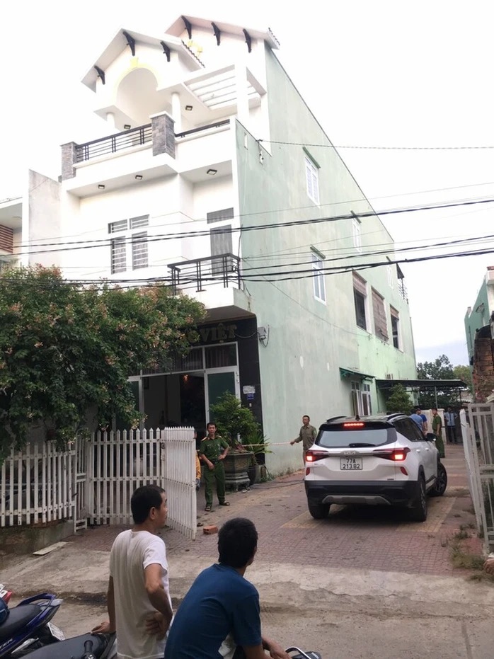 Ghen tu&ocirc;ng, người phụ nữ ra chợ mua 2 con dao về đ&acirc;m chết chồng cũ- Ảnh 2.