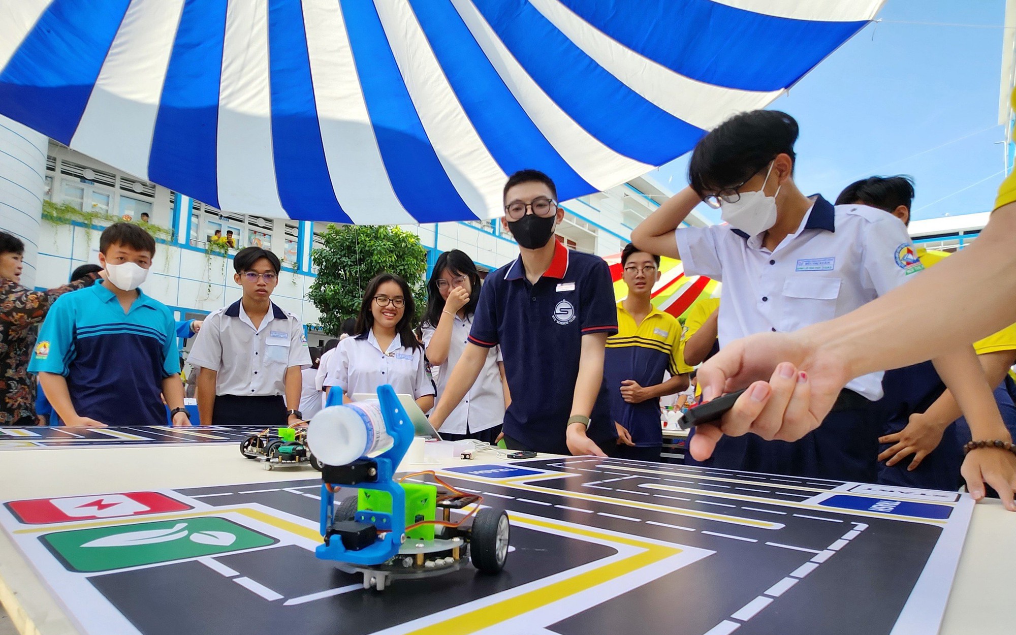 Bất ngờ sản phẩm AI của học sinh lớp 10 Trường Bùi Thị Xuân
