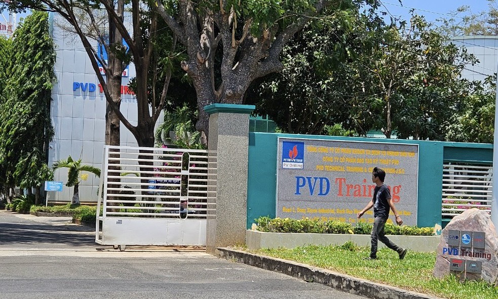 Khởi tố bị can, cấm đi khỏi nơi cư tr&uacute; đối với nguy&ecirc;n gi&aacute;m đốc C&ocirc;ng ty PVD Training- Ảnh 1.