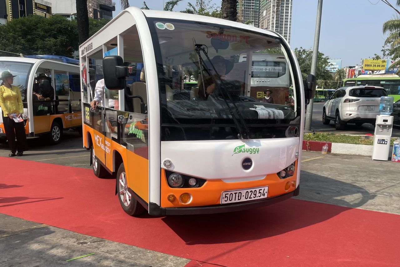 Khách đi xe điện tham quan TP HCM lưu ý gì?- Ảnh 1.