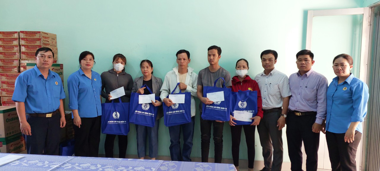 Hỗ trợ công nhân bị mất việc, nợ lương- Ảnh 1.