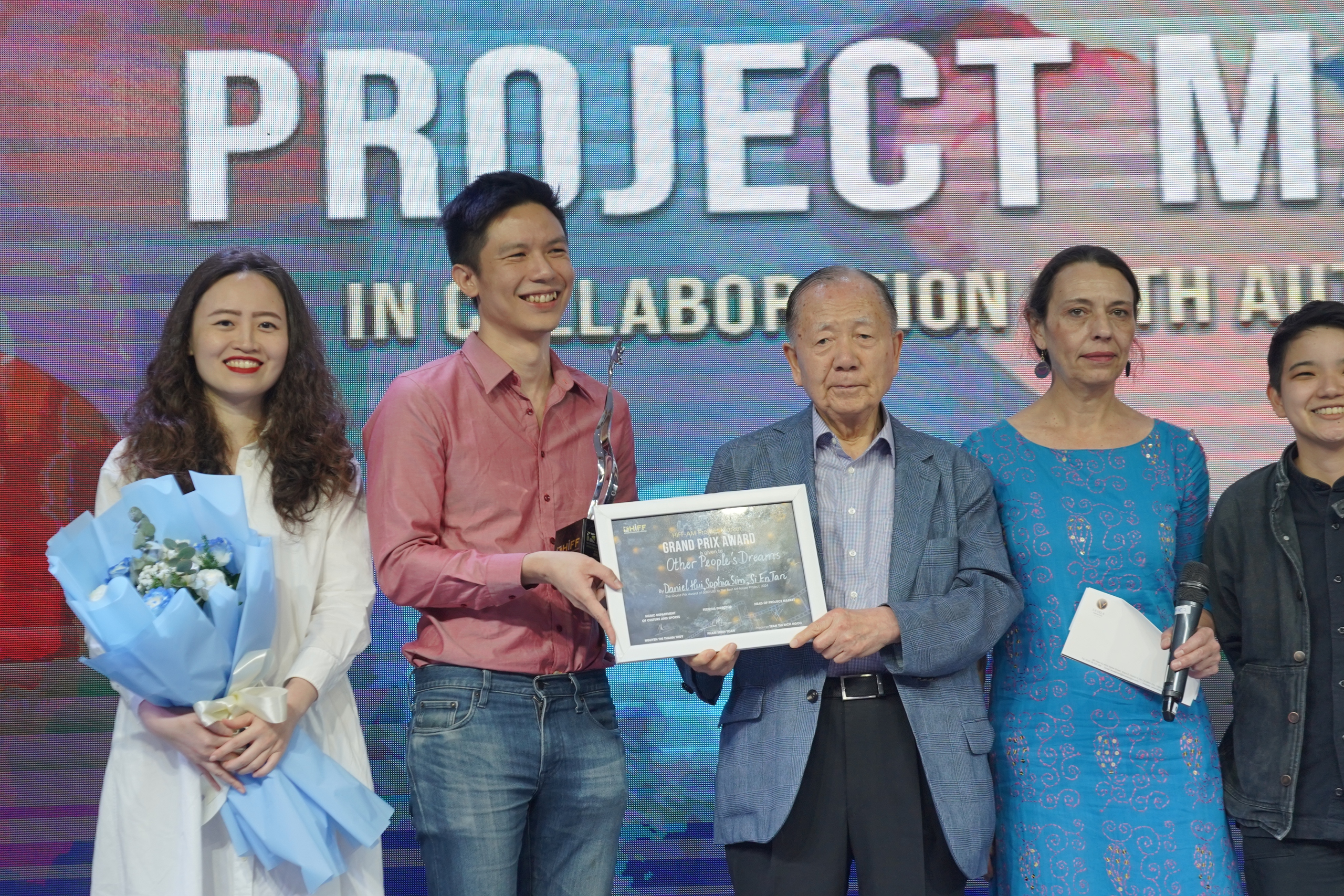 NSND Thanh Thúy, Kathy Uyên… trao giải điện ảnh!- Ảnh 11.
