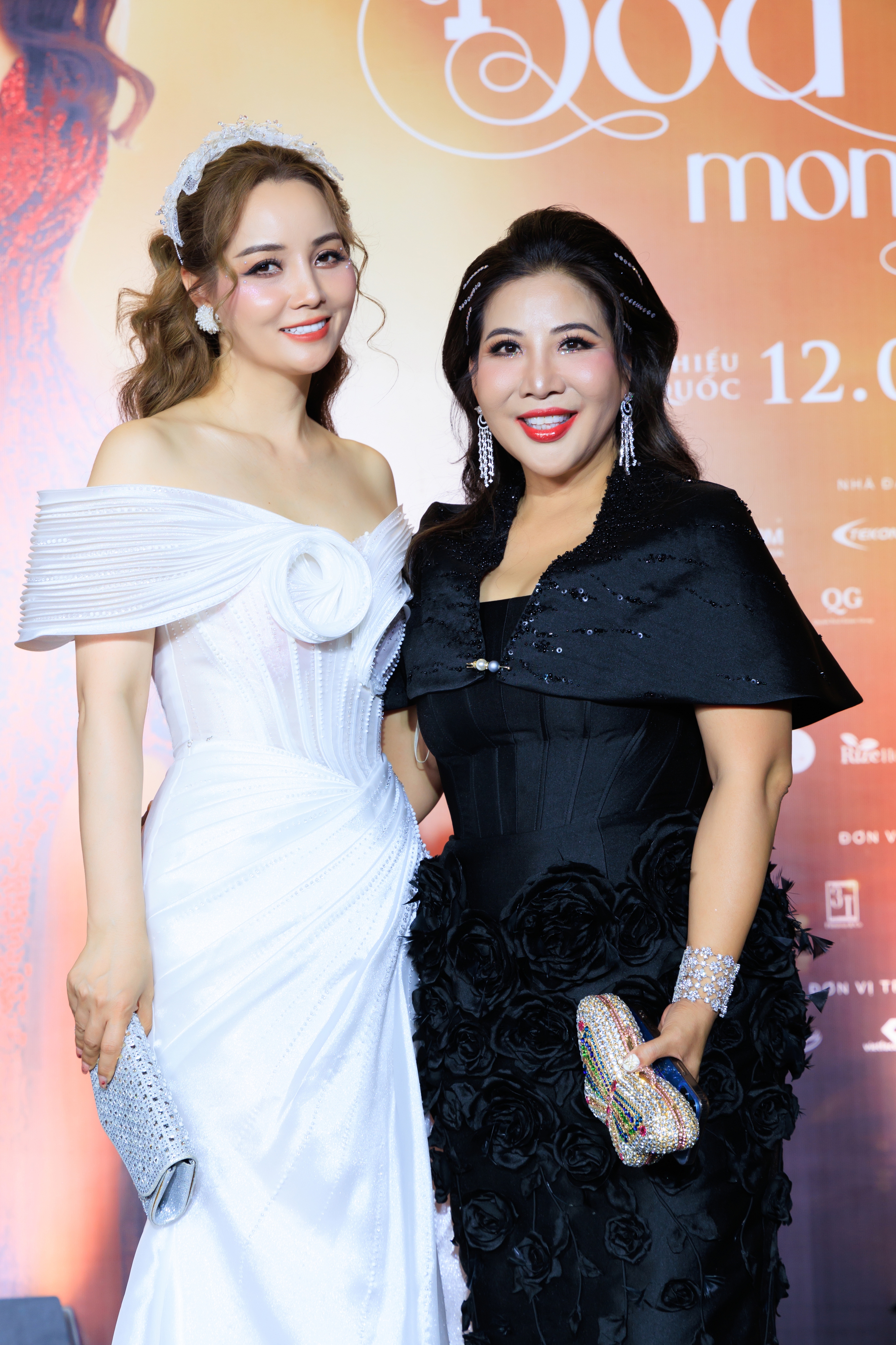 Mai Thu Huyền và Maya