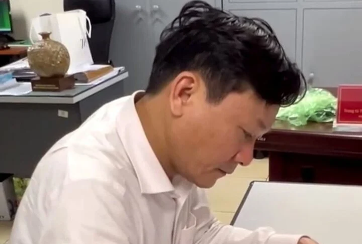 Nhận hối lộ 1 tỉ đồng, chủ tịch phường bị bắt- Ảnh 1.