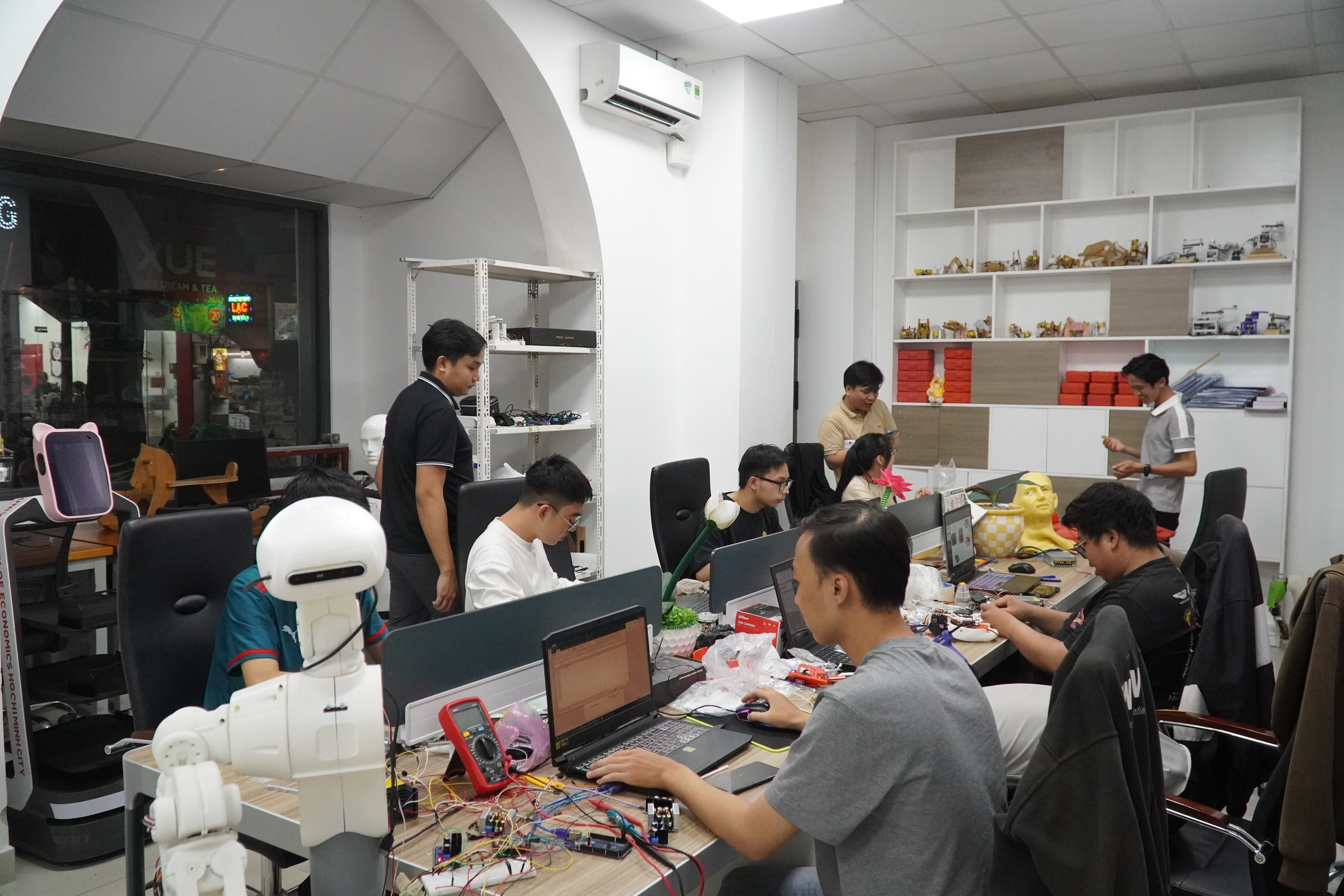 Ph&ograve;ng th&iacute; nghiệm mở cho sinh vi&ecirc;n nghi&ecirc;n cứu tr&iacute; tuệ nh&acirc;n tạo- Ảnh 6.