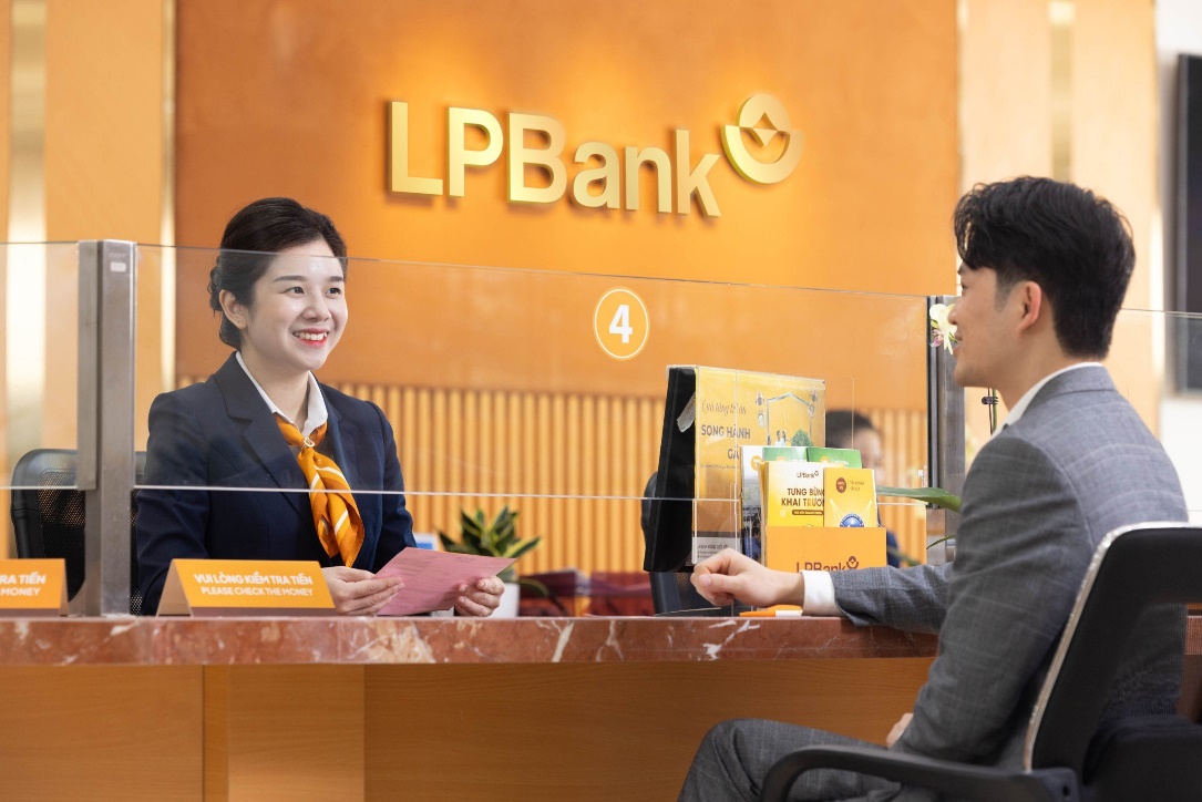 LPBank c&ocirc;ng bố cập nhật c&aacute;c nội dung sửa đổi, bổ sung t&agrave;i liệu Đại hội đồng cổ đ&ocirc;ng thường ni&ecirc;n năm 2024- Ảnh 1.