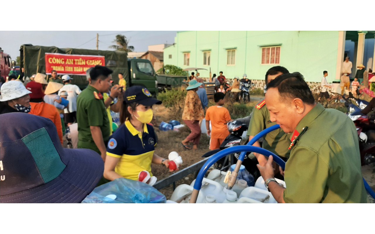 Hình ảnh đẹp, xúc động giữa mùa hạn, mặn ở miền Tây